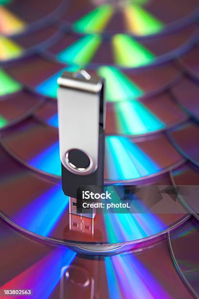 Usb フラッシュドライブおよび Cd Dvd ディスク - USBスティックのストックフォトや画像を多数ご用意 - USBスティック, CD-ROM, DVD