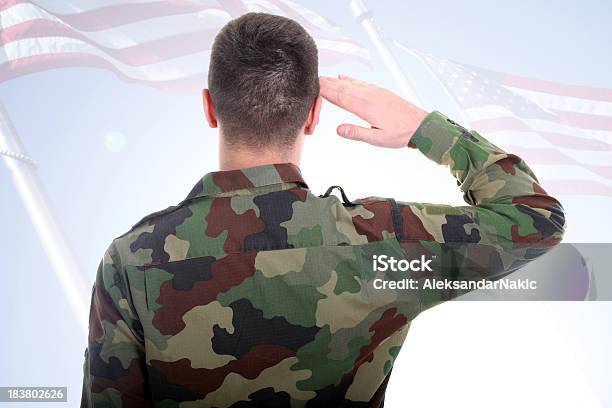 Foto de Saudando A Bandeira Norteamericana e mais fotos de stock de Adulto - Adulto, Bandeira, Bandeira Norte-Americana