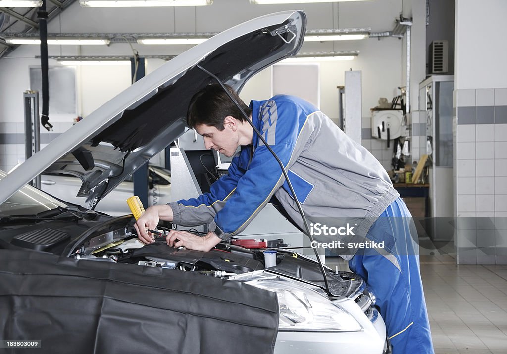 Servicio de automóvil - Foto de stock de 35-39 años libre de derechos