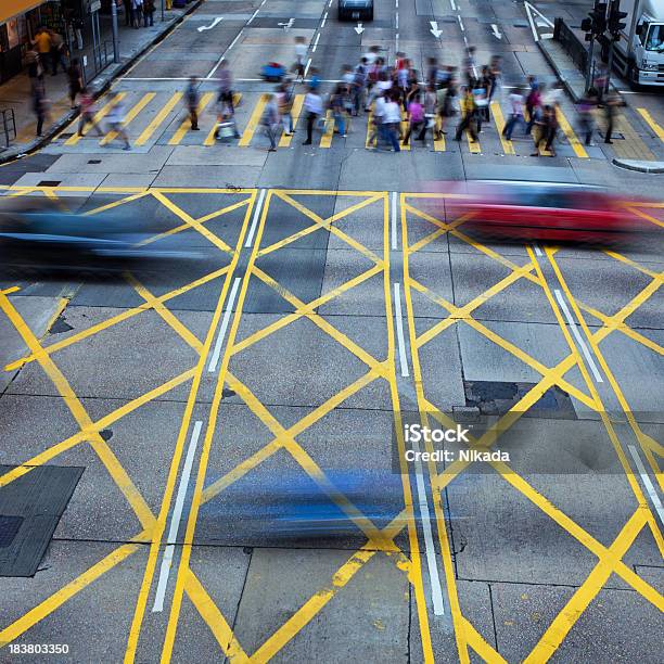 Occupato Attraversamento Pedonale A Hong Kong - Fotografie stock e altre immagini di Adulto - Adulto, Affari, Affollato