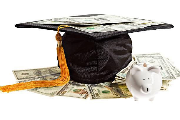 istock Graduation Hat And Money. 183804360
