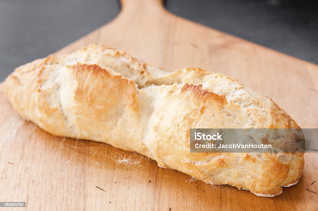 Frisch gebackene Baguette auf Paddle - Lizenzfrei Backen Stock-Foto