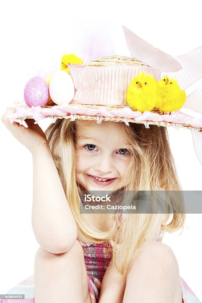Dziewczynka na sobie Kapelusz wielkanocny - Zbiór zdjęć royalty-free (4 - 5 lat)