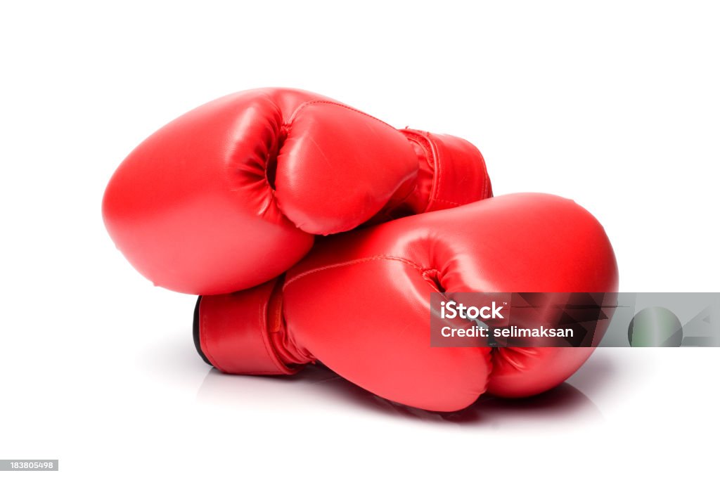 Gants de boxe rouges sur fond blanc en Composition horizontale - Photo de Gant de boxe libre de droits