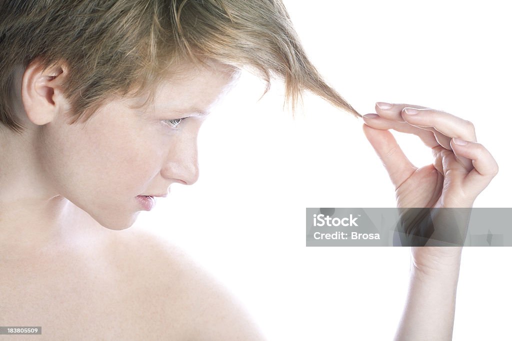 Examiner les cheveux se termine - Photo de Adulte libre de droits