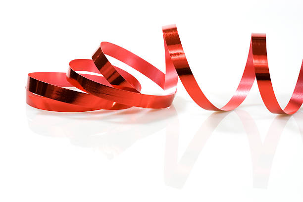 red ribbon em branco - curled up ribbon isolated on white photography imagens e fotografias de stock