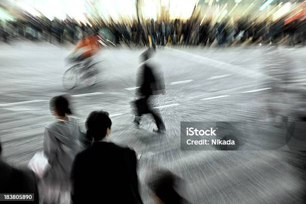 Cruzamento De Shibuya Em Tóquio - Fotografias de stock e mais imagens de Noite - Noite, Rua, Abstrato