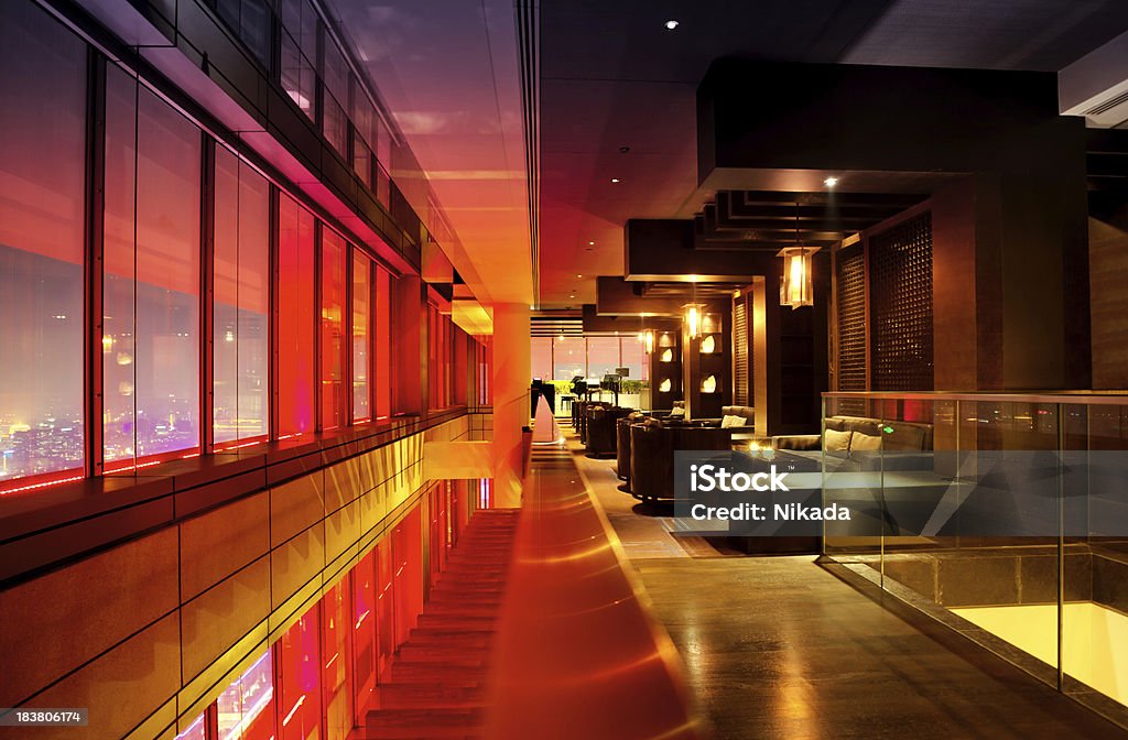Современная бар-гостиная - Стоковые фото Бар - питейное заведение роялти-фри