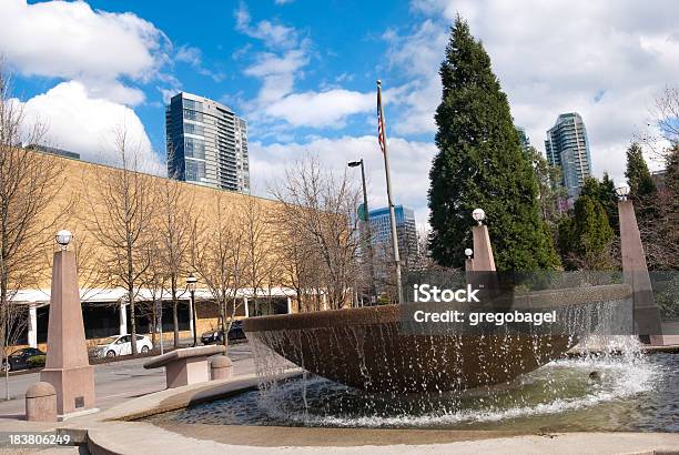 Foto de Fonte No Parque Do Centro Da Cidade De Bellevue Wa e mais fotos de stock de Estado de Washington