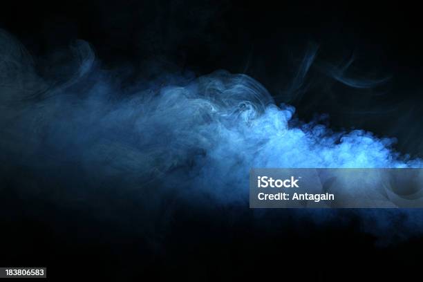 De Humo Foto de stock y más banco de imágenes de Humo - Estructura física - Humo - Estructura física, Azul, Niebla