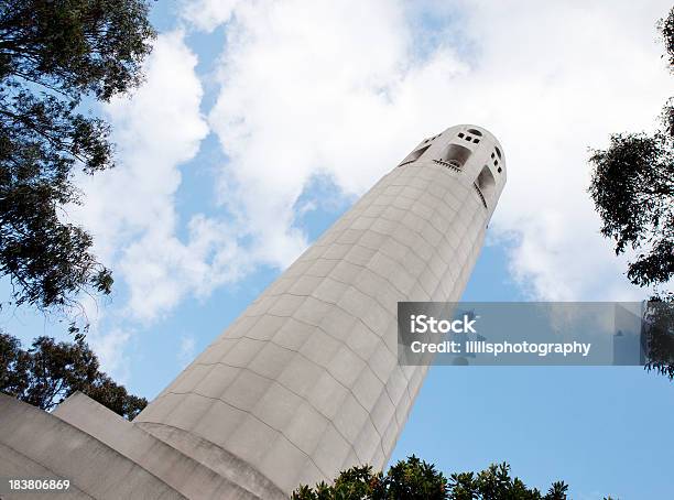 Torre Coit En San Francisco Foto de stock y más banco de imágenes de Aire libre - Aire libre, Arquitectura, Arquitectura exterior