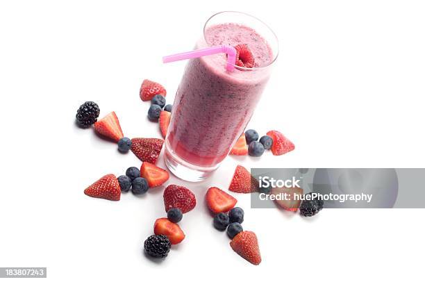 Berry Smoothie - zdjęcia stockowe i więcej obrazów Bez ludzi - Bez ludzi, Białe tło, Biały