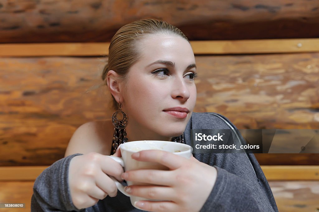 Kaffeepause - Lizenzfrei Attraktive Frau Stock-Foto