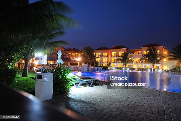 카리브계 호텔 수영장쪽 밤-하루 시간대에 대한 스톡 사진 및 기타 이미지 - 밤-하루 시간대, 칸쿤, 휴양지 수영장