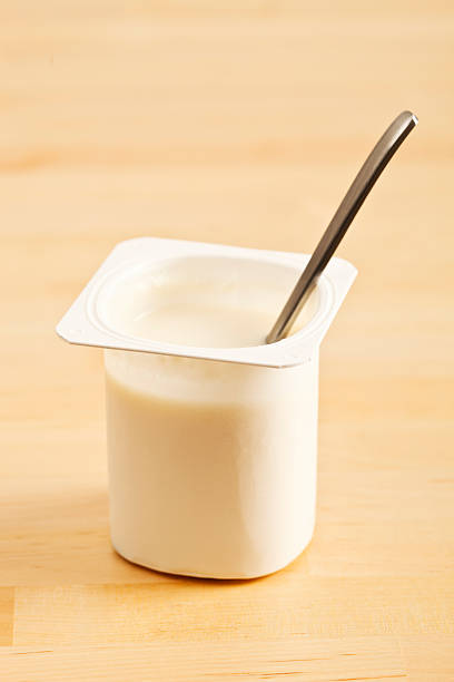 iogurte - yogurt container imagens e fotografias de stock