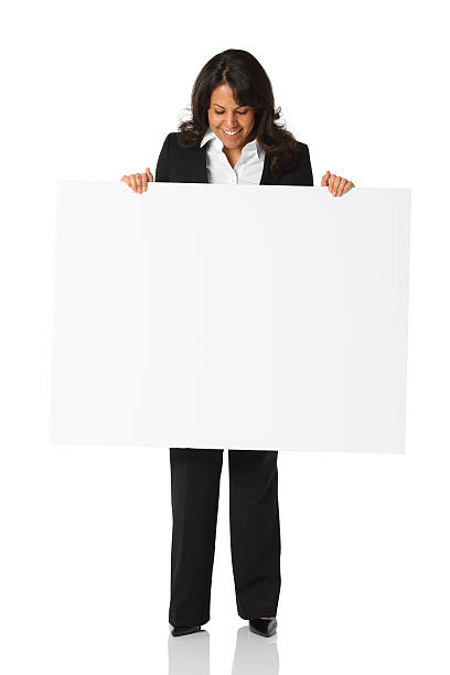 empresaria sosteniendo un cartel - businesswoman advertise placard advertisement fotografías e imágenes de stock