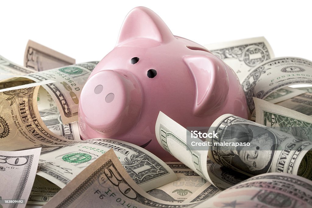 Piggy bank com notas de - Foto de stock de Moeda Corrente royalty-free