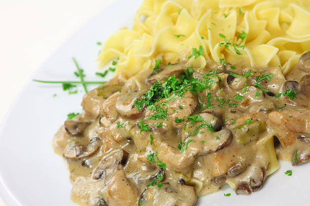 pasta - geschnetzeltes fotografías e imágenes de stock