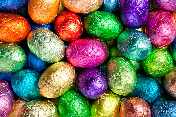 multi-coloured chocolate easter eggs - påskägg bildbanksfoton och bilder
