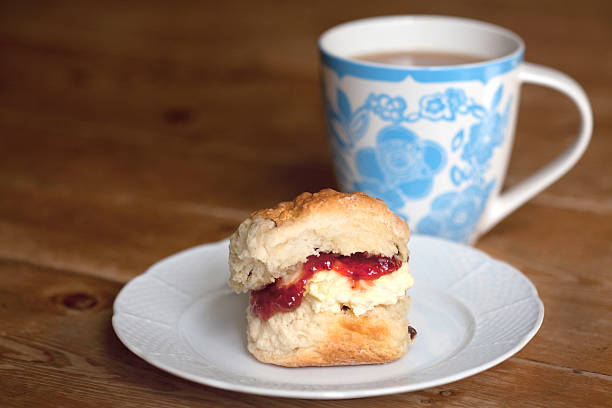 scone, crema e marmellata - afternoon tea scone tea cream foto e immagini stock