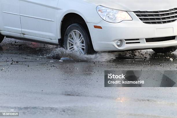 Va A Porhole Foto de stock y más banco de imágenes de Bache - Bache, Torca, Coche