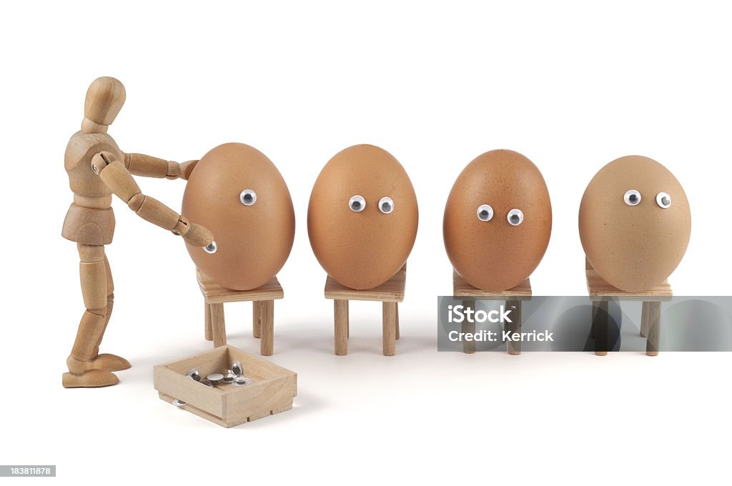 Beobachten Sie! Holz Puppen mit nach Wunsch zubereiteten Eiern - Lizenzfrei Dekoration Stock-Foto