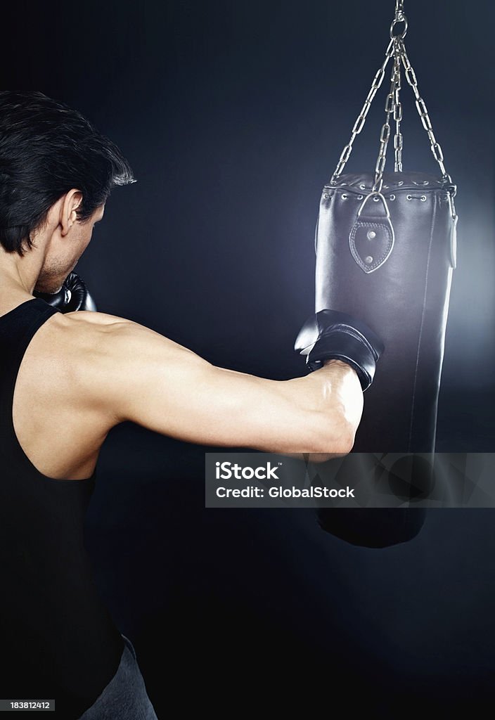Boxeador una bolsa de boxeo - Foto de stock de Bolsa de boxeo libre de derechos