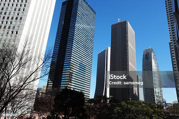 Rascacielos De Shinjuku Foto de stock y más banco de imágenes de Azul - Azul, Cielo, Cultura japonesa