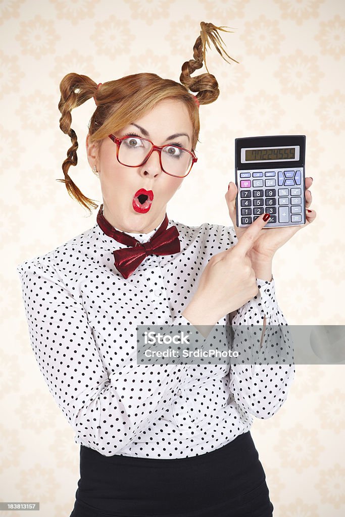 Engraçado negócios mulher exploração calculadora - Royalty-free 25-29 Anos Foto de stock