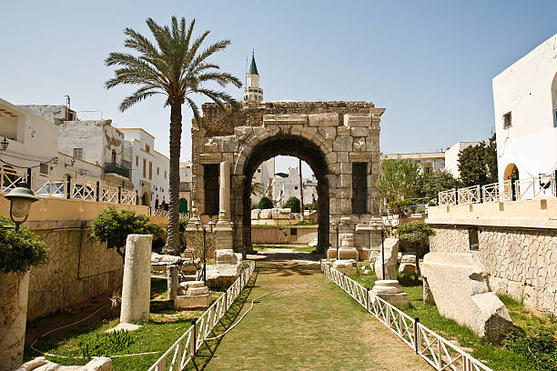 arco do triunfo libya em trípoli - tripoli imagens e fotografias de stock