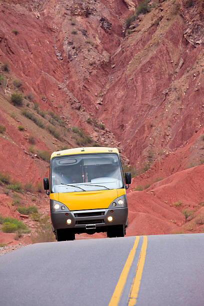 viagem de autocarro na estrada através da selva da argentina - coachride imagens e fotografias de stock