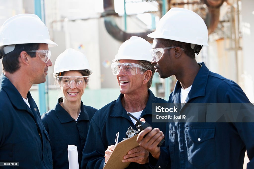 Vielfältige Gruppe von Arbeitnehmern in manufacturing plant - Lizenzfrei Industrieberuf Stock-Foto