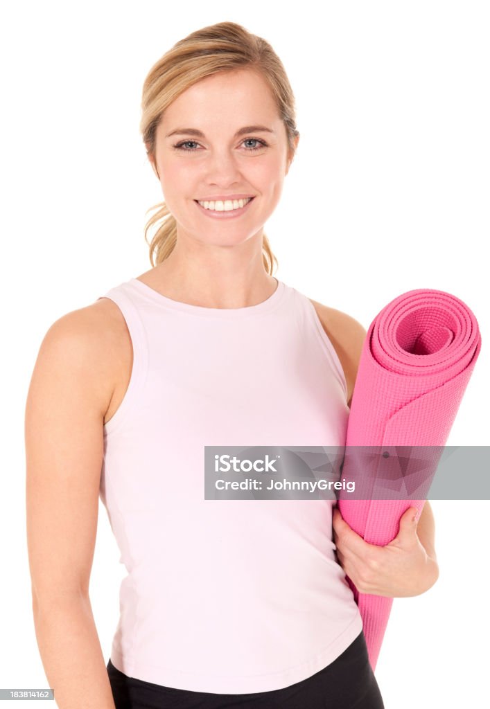 Piękne blond kobieta z różowy yoga mat uśmiech Jasny - Zbiór zdjęć royalty-free (Białe tło)
