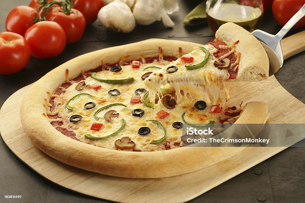 Pizza vegetariana Pull - Foto de stock de Pizza libre de derechos