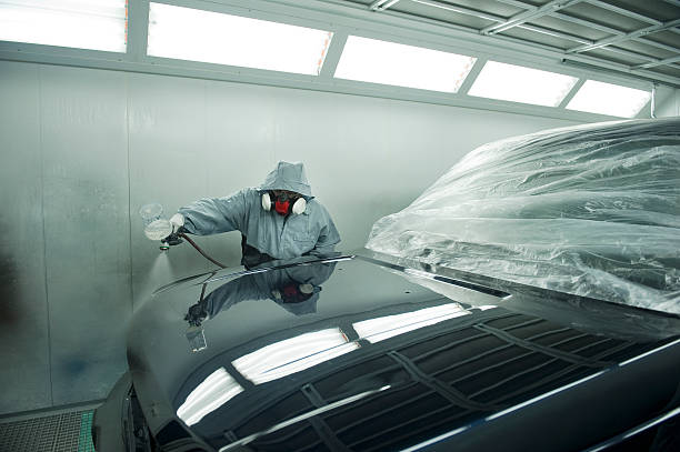 istock Car Spray Painting 183815404