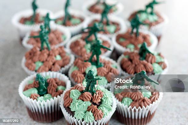 Cupcake Strikeforce - zdjęcia stockowe i więcej obrazów Armia - Armia, Bez ludzi, Bitwa