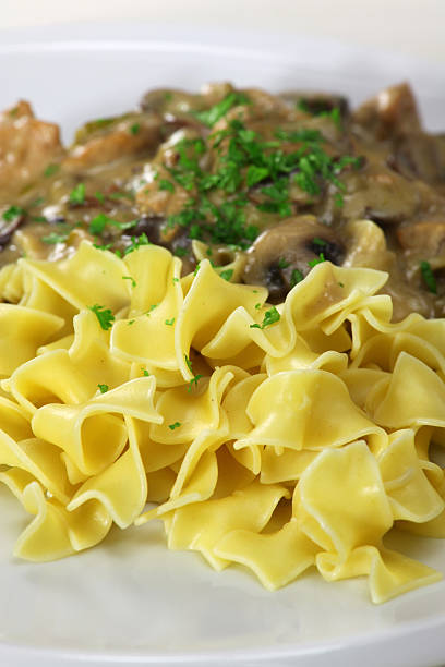 pasta - geschnetzeltes fotografías e imágenes de stock