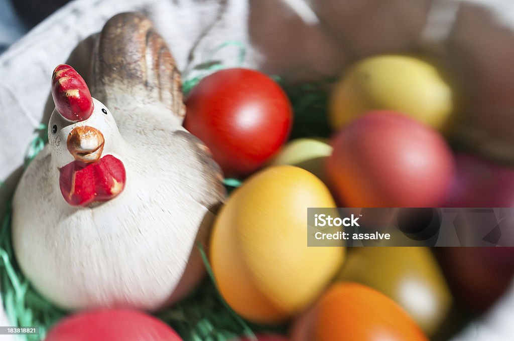 Uovo di Pasqua e hen - Foto stock royalty-free di Animale