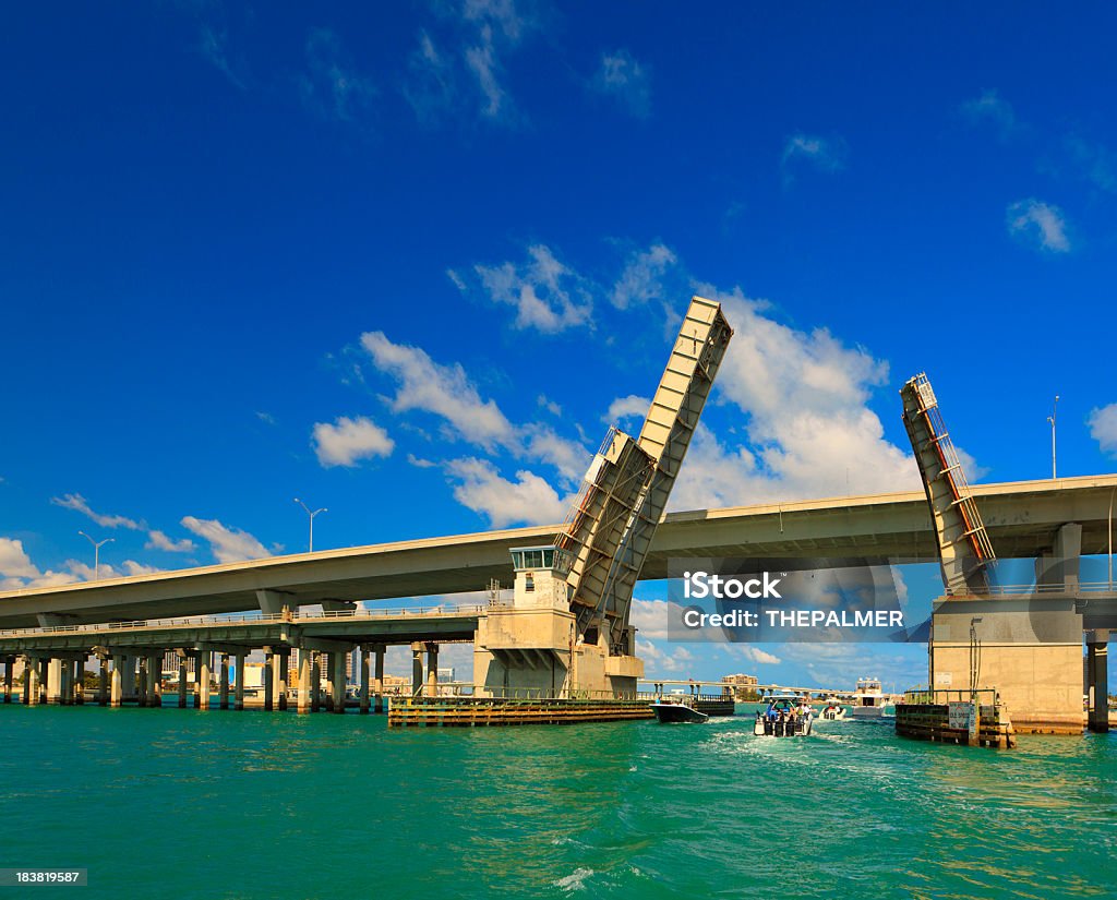 Boulevard pont Port de miami - Photo de Pont-levis libre de droits