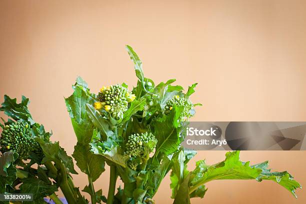 Broccoletti Di Rape - Fotografie stock e altre immagini di Alimentazione sana - Alimentazione sana, Broccolo, Cibi e bevande