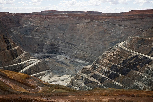 istock Kalgoorlie Super Pit with winding trails to the bottom 183820452