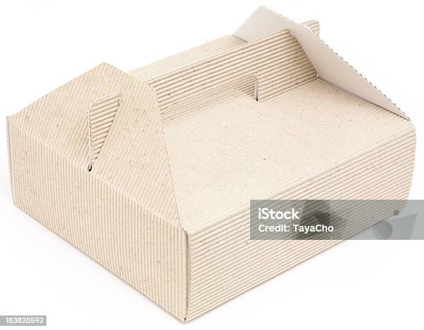 Коробка Изолированные Торт — стоковые фотографии и другие картинки Еда - Еда, Гофрированный картон, Общее - описание