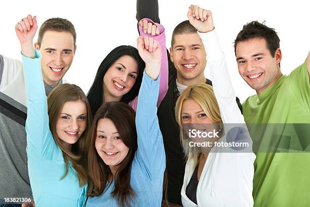 Foto de Grupo De Amigos Jovem Feliz Com As Mãos Levantadas e mais fotos de stock de Adolescente - Adolescente, Adulto, Aluno de Universidade