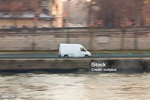 White Lastauto In Paris Stockfoto und mehr Bilder von Lastauto - Lastauto, Lieferwagen, Paris