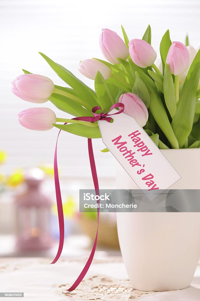 Różowe Tulipany z kartą Dzień Matki - Zbiór zdjęć royalty-free (Alfabet)