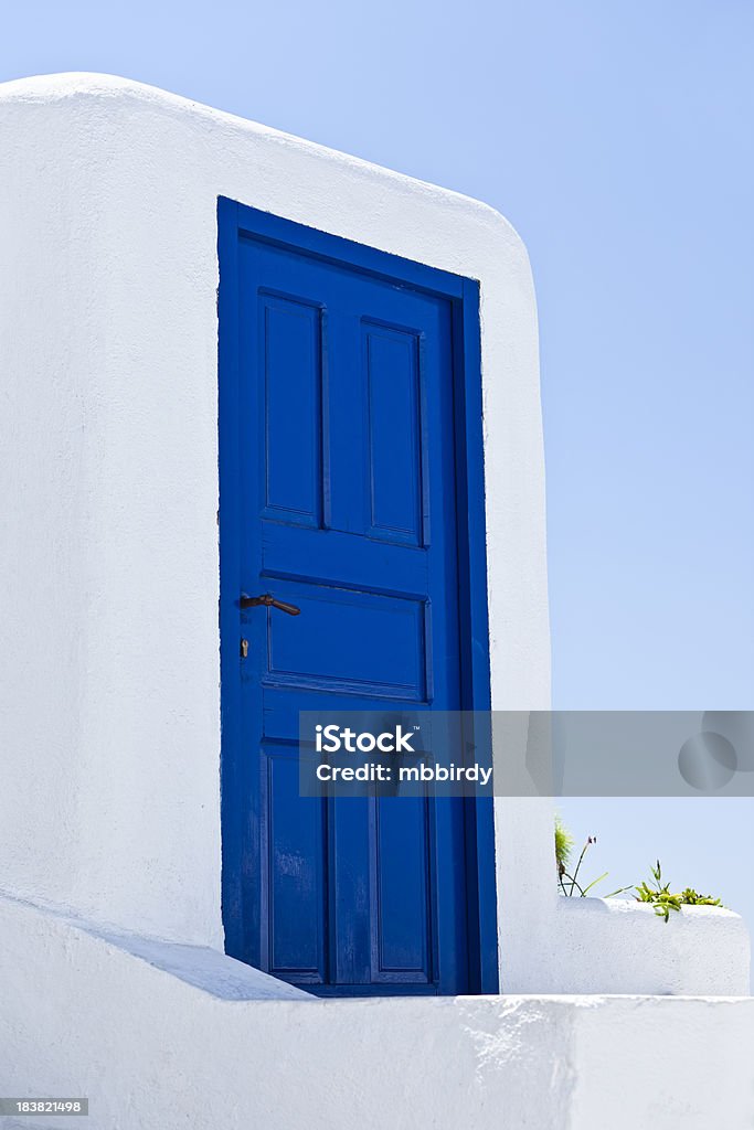 ギリシャのサントリーニ島でのドア - ギリシャのロイヤリティフリーストックフォト