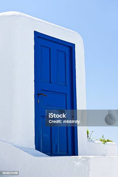 Foto de Porta Em Santorini Grécia e mais fotos de stock de Casa - Casa, Cultura Grega, Grécia
