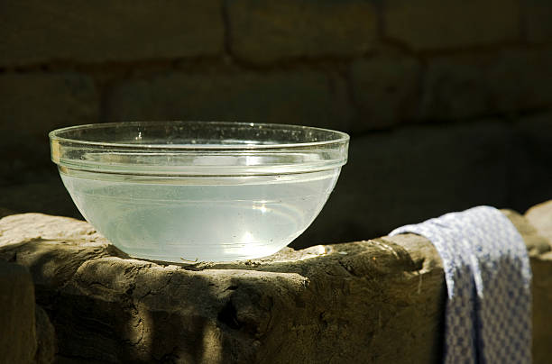 vasque en verre - wash bowl photos et images de collection