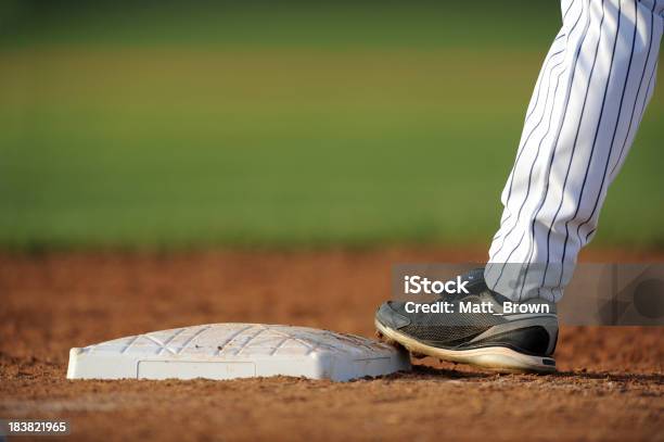 Jogador De Beisebol - Fotografias de stock e mais imagens de Base - Equipamento Desportivo - Base - Equipamento Desportivo, Jogador de Beisebol, Basebol
