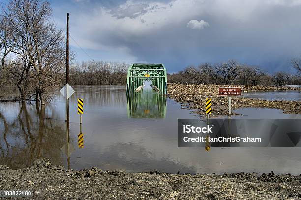 Red River Durch 2011 Stockfoto und mehr Bilder von Überschwemmung - Überschwemmung, Brücke, Kanada